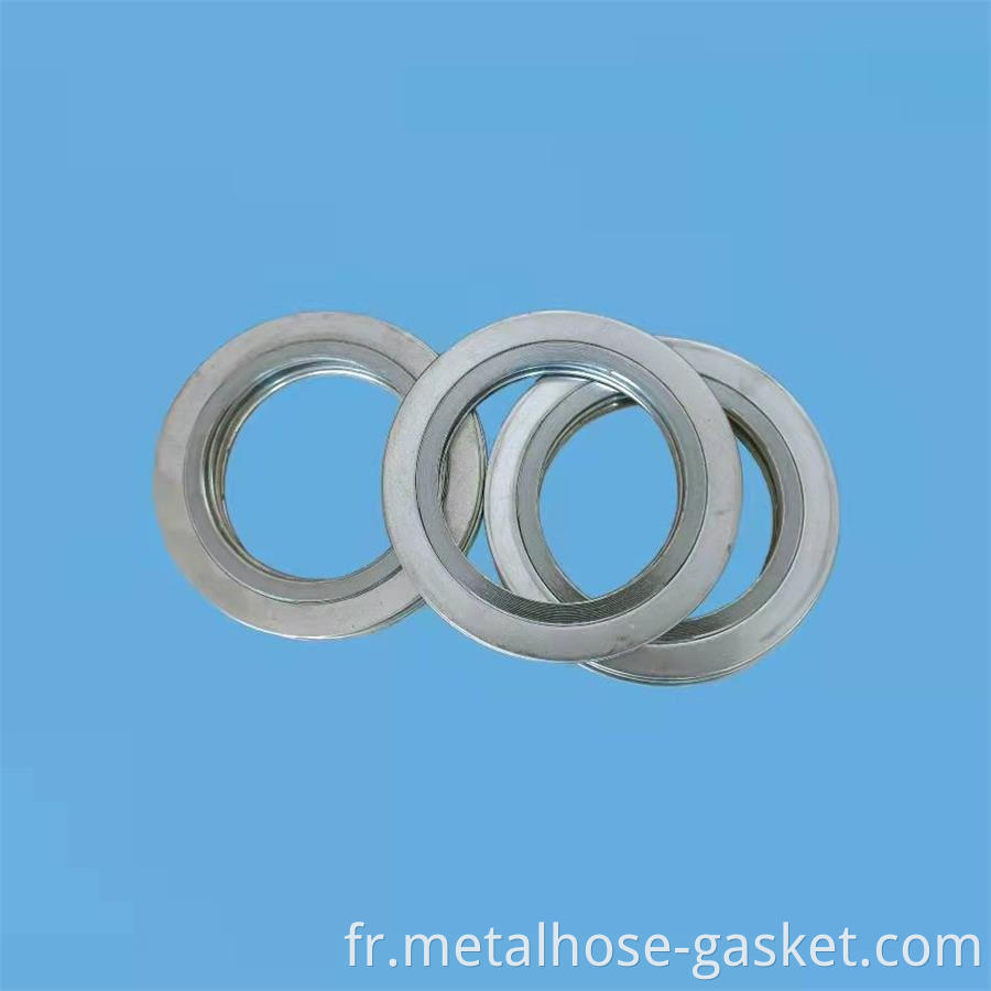 Spiral wound gaskets with outer ring